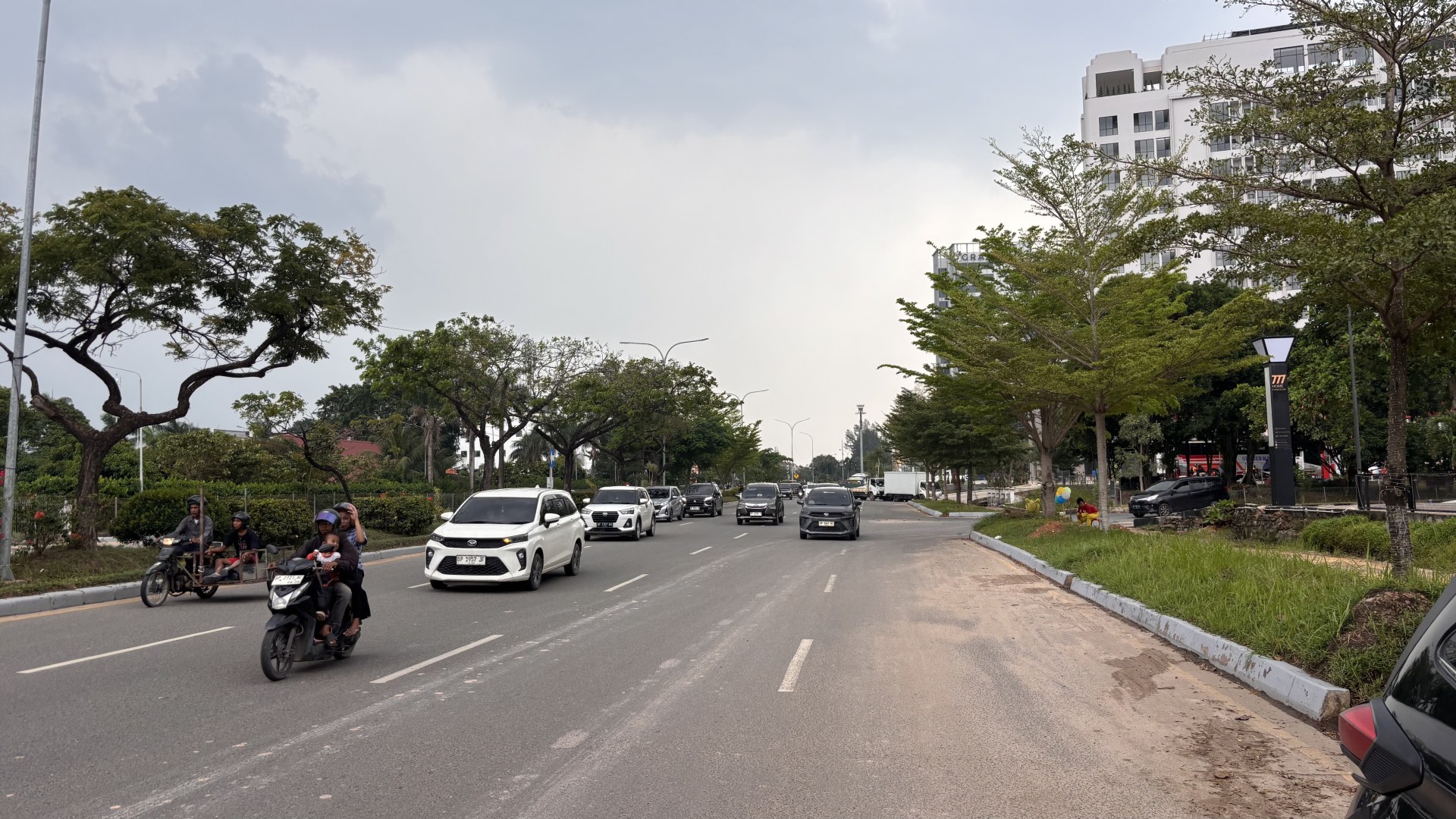 Jl. Raja Haji Fisabilillah (Simp. BNI - Simp. Tuah Madani) — foto 9
