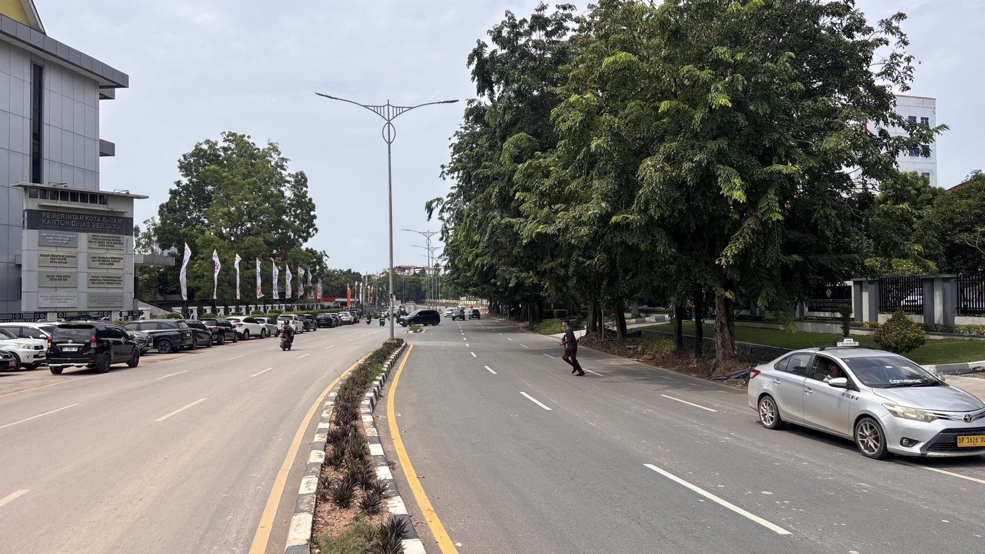 Jl. Raja Isa (Simp. Mega Mall - Simp. BI. Simp. Calista - Simp. KDA) — foto 7