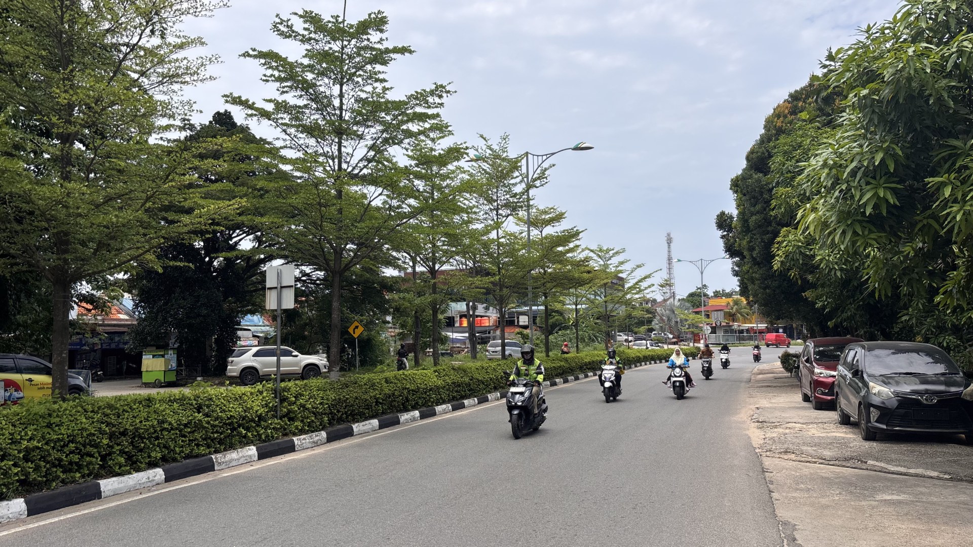 Jl. Raja Ali Kelana (Simp. Cikitsu - Simp. RS Elizabeth) — foto 6