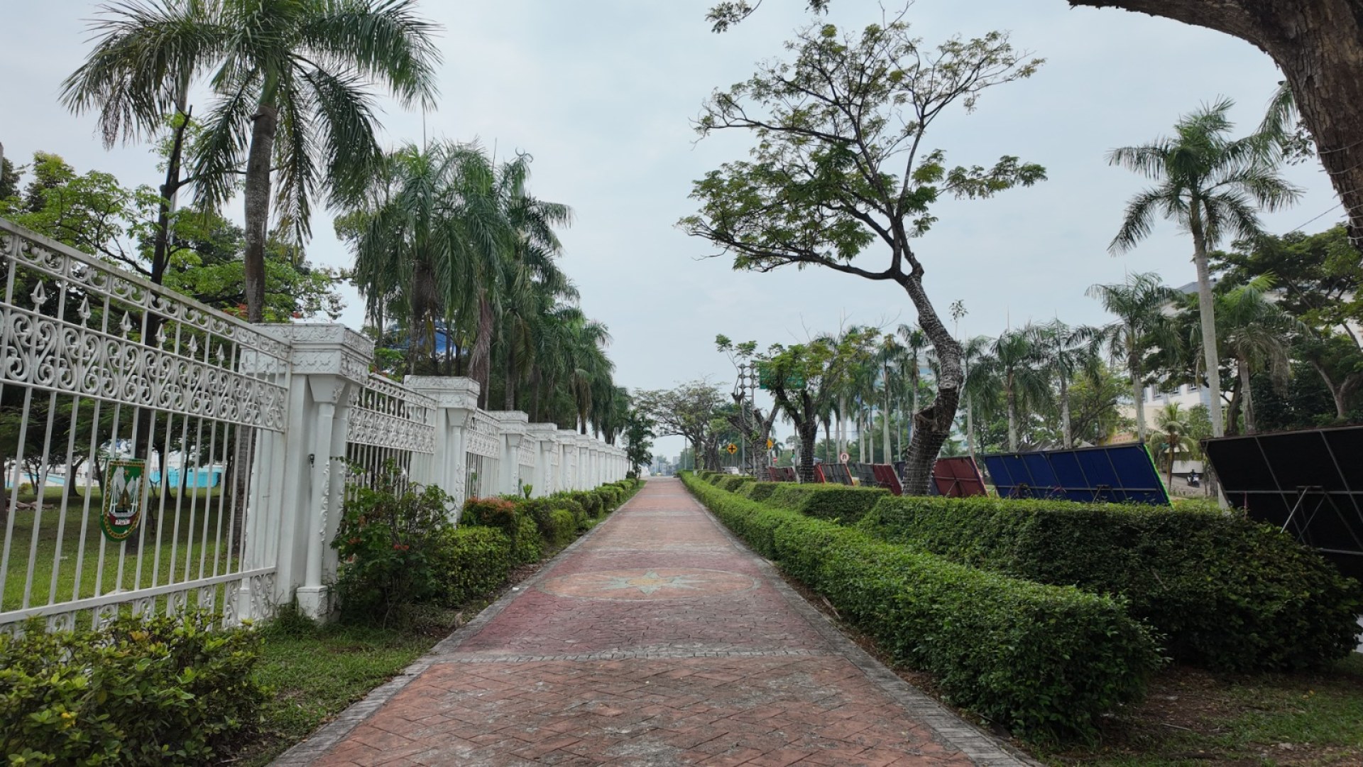 Taman Seputaran Pagar Dataran Engku Putri — foto 1