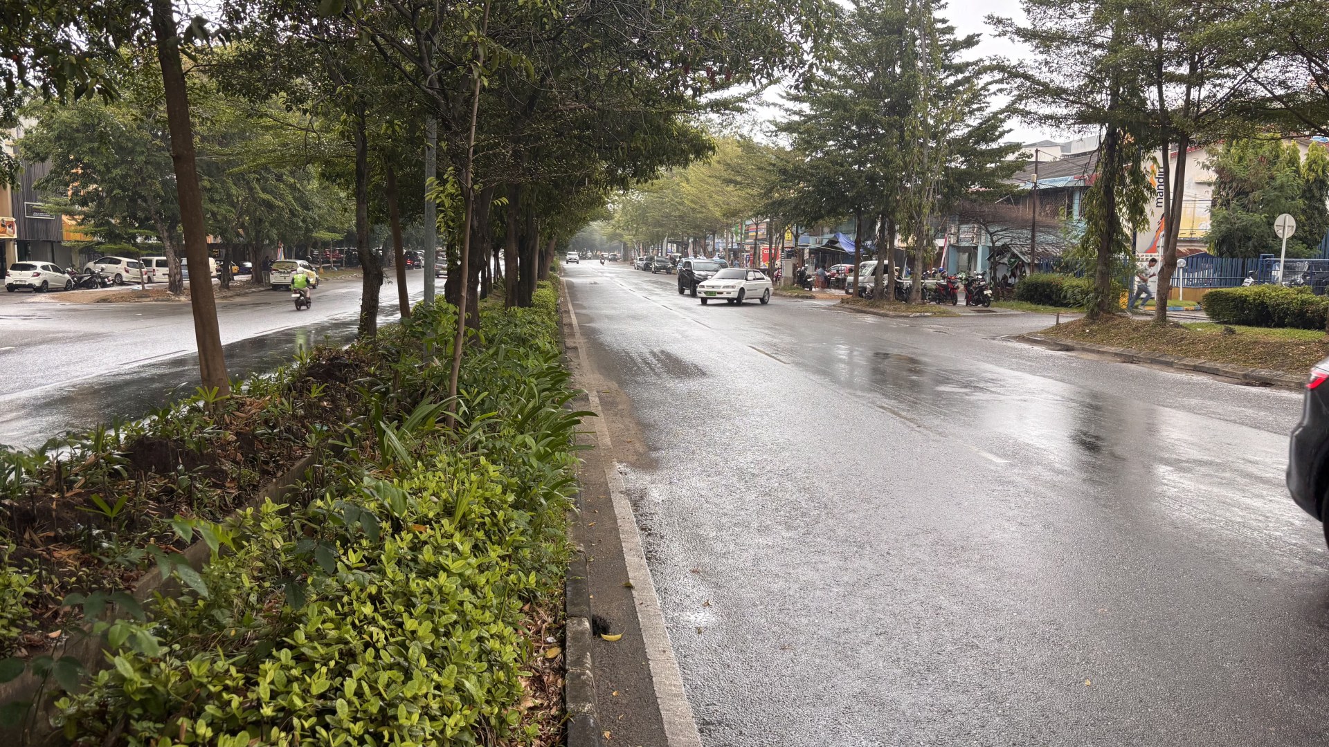 Jl. Imam Bonjol (Simpang Harmoni Hotel - Simpang Martabak Har) — foto 3