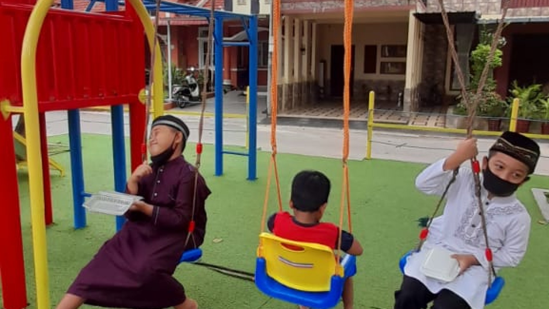 Taman Perum Puri Legenda — foto 4