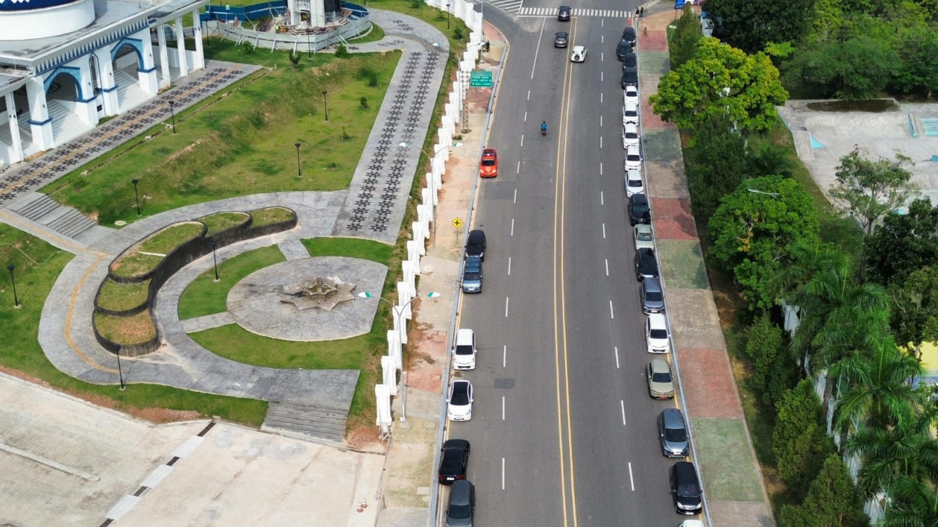 Jl. Engku Putri (Simp. Tuah Madani s/d Simp Masjid Raya) — foto 2