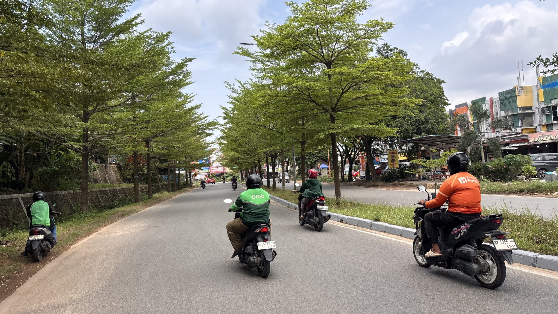 Jl. Raja Ali Kelana (Simp. Cikitsu - Simp. RS Elizabeth) — foto 10