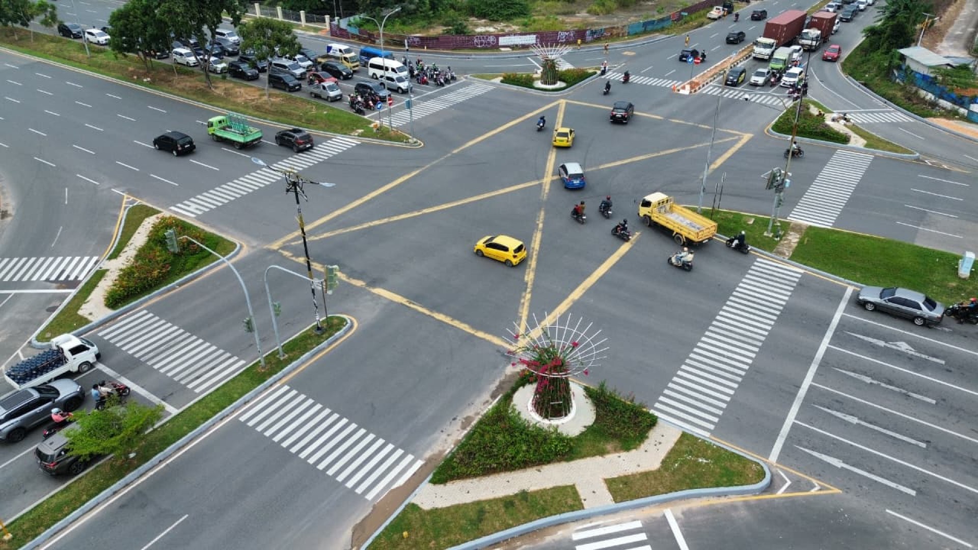 Jl. Laksamana Bintan (Simp. Franki - Simp. BNI) — foto 12