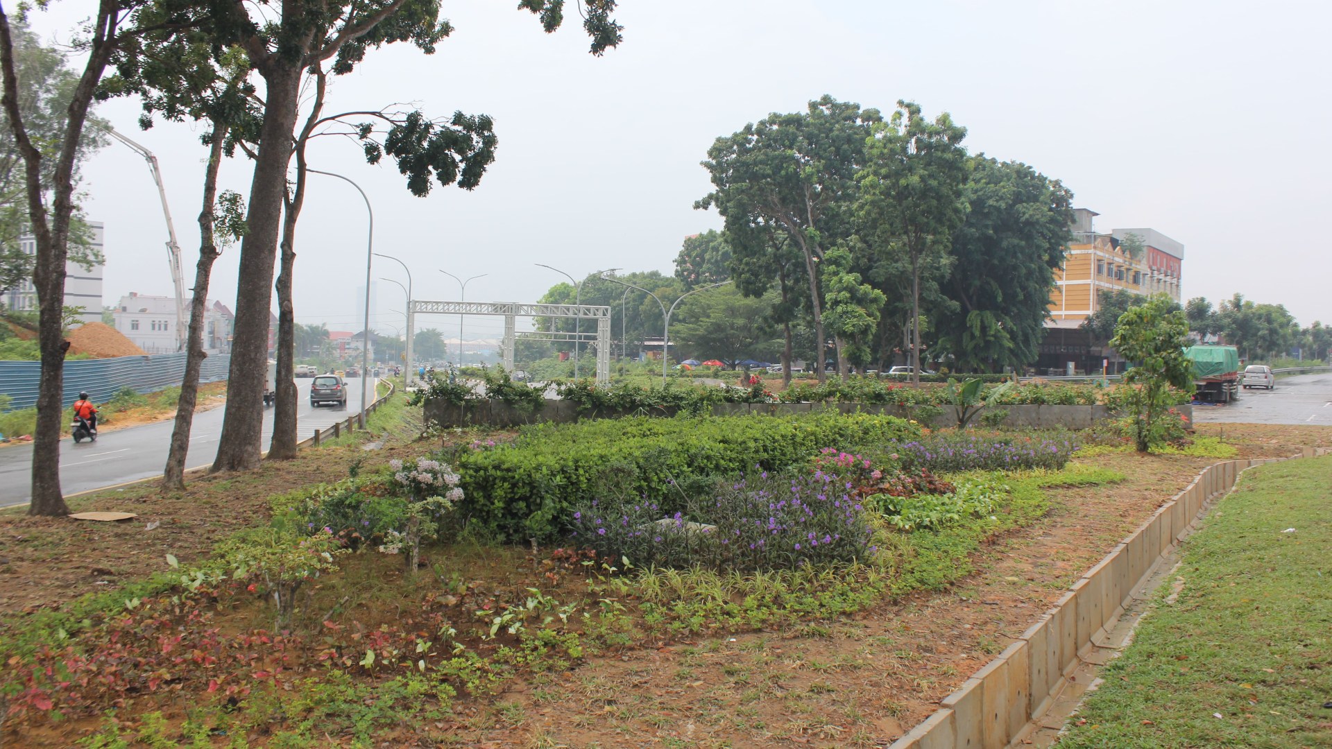 Taman Lengan Jalan Diatas Terowongan — foto 8