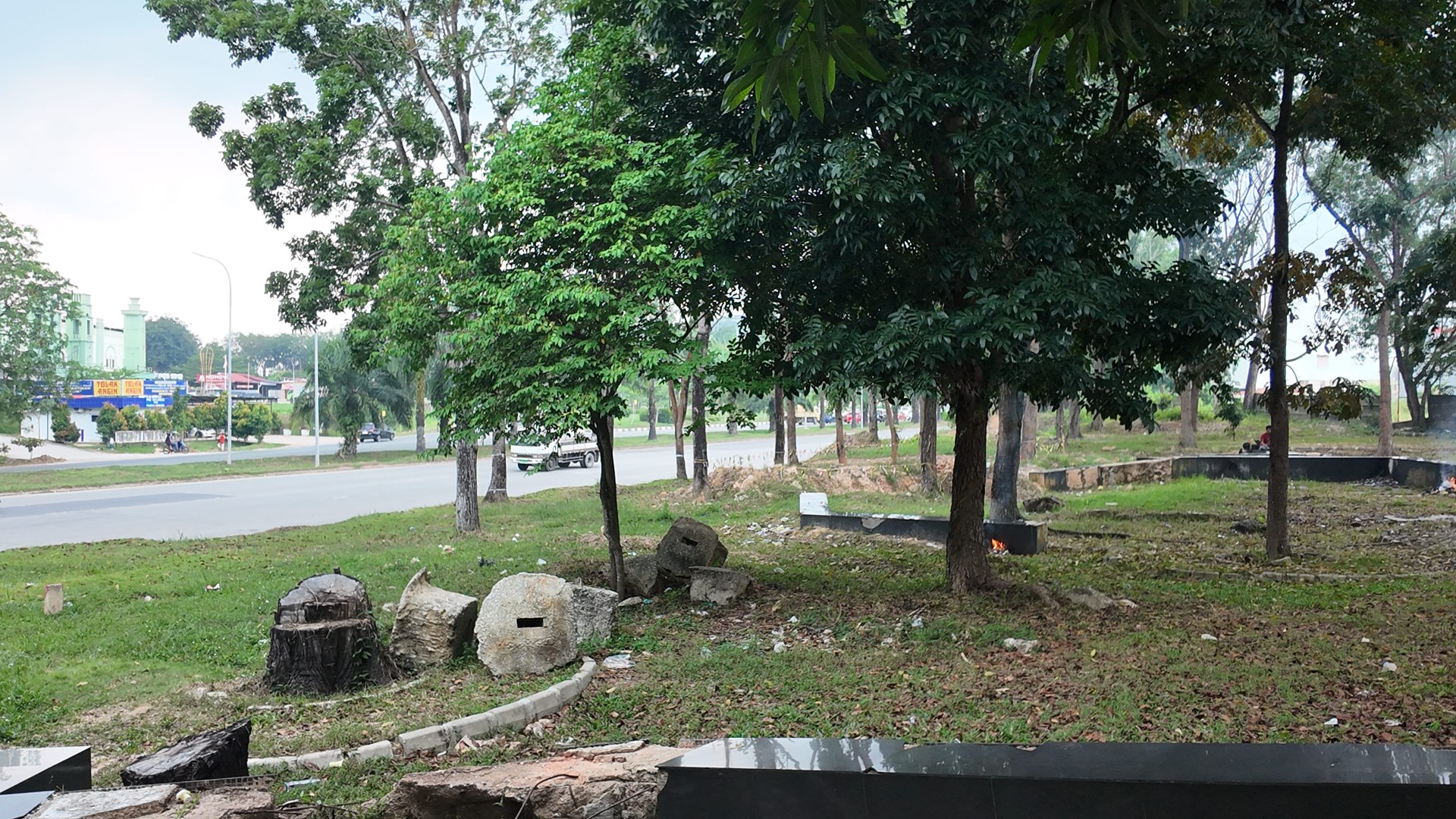 Bufferzone Depan SMP 3 - Taman Jalan Kartini — foto 17
