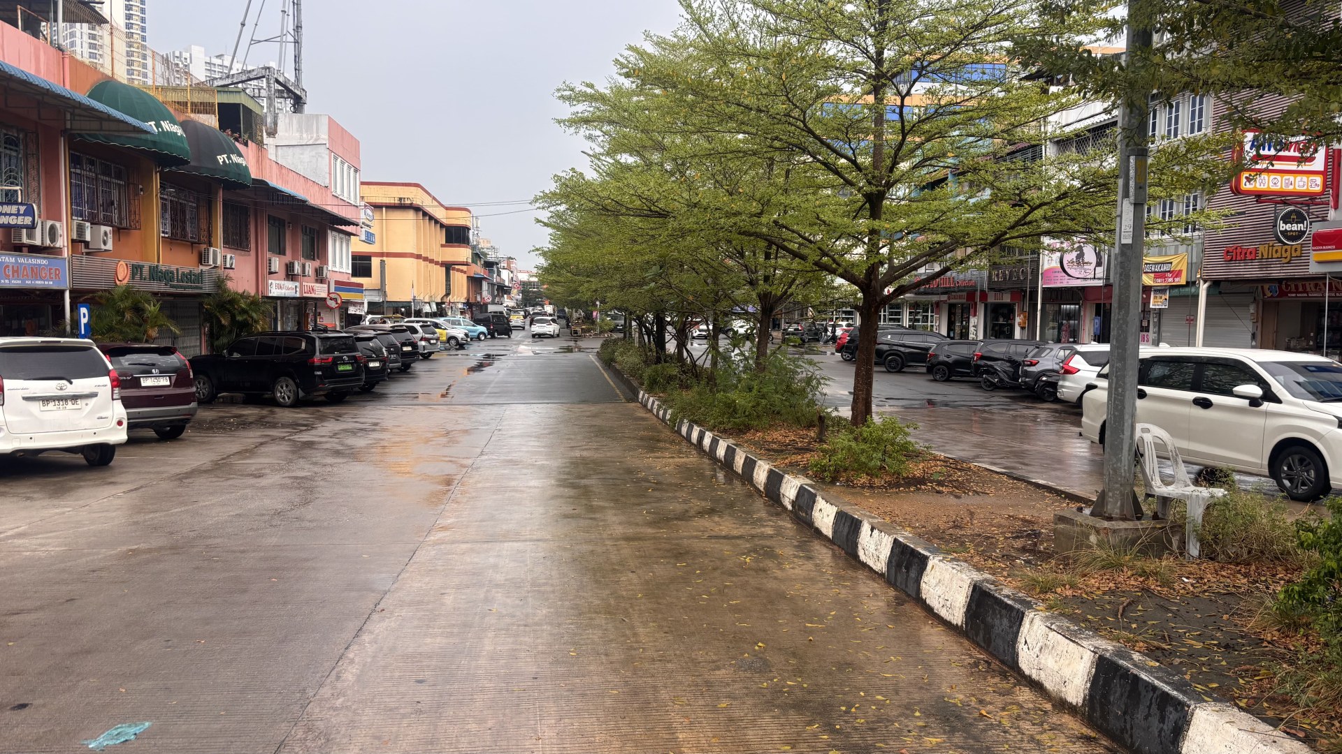 Jl. Komplek Bisnis Centre