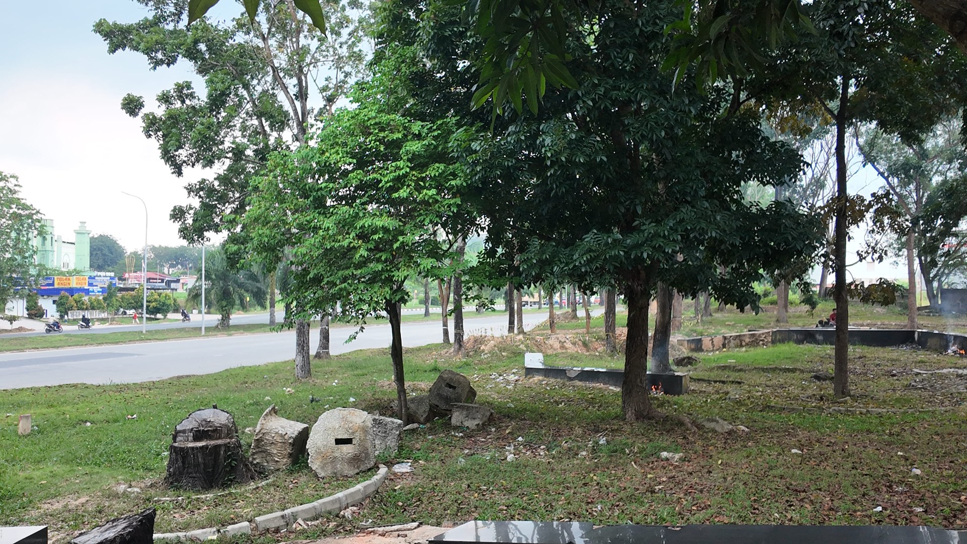 Bufferzone Depan SMP 3 - Taman Jalan Kartini — foto 16