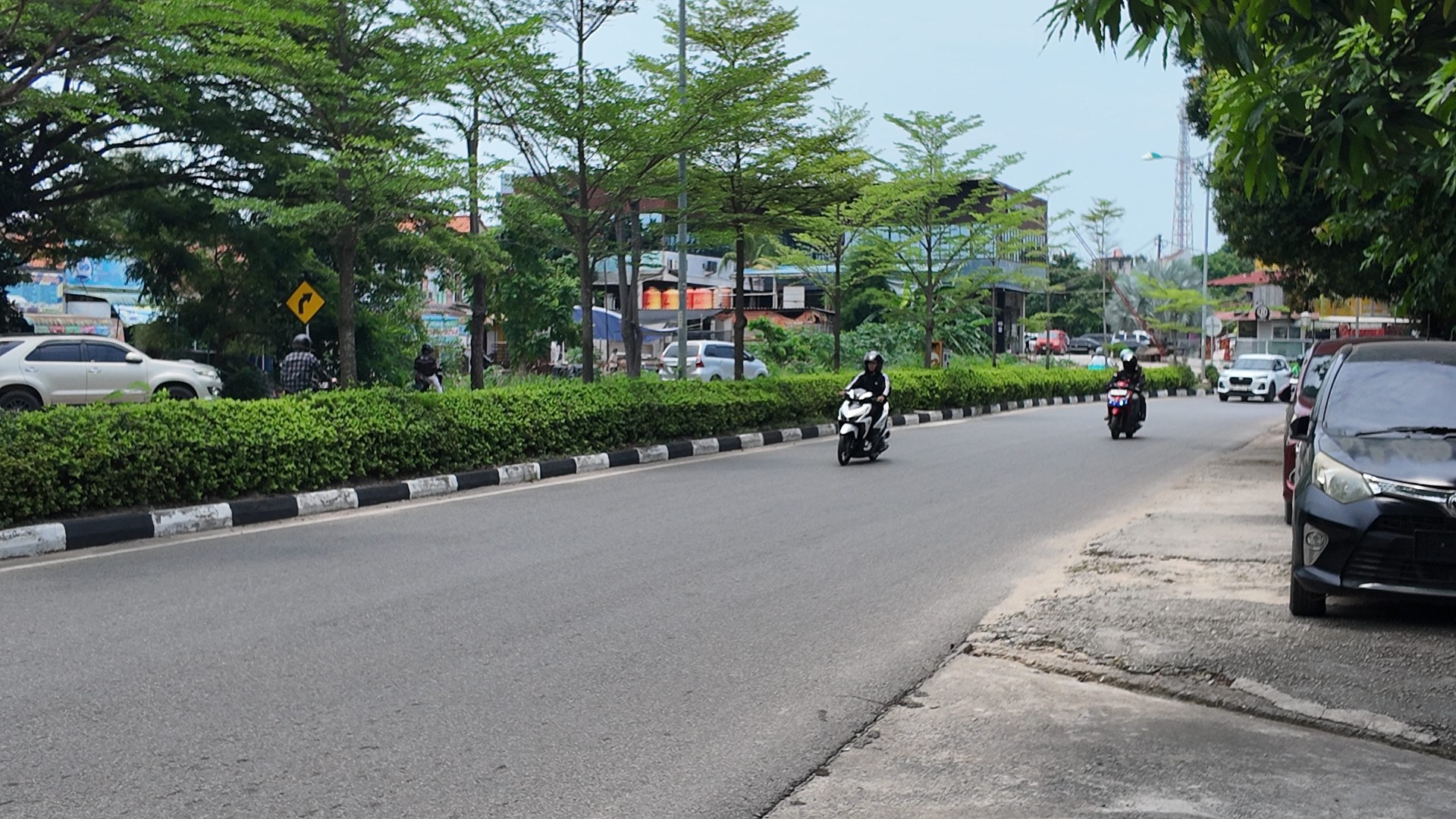 Jl. Raja Ali Kelana (Simp. Cikitsu - Simp. RS Elizabeth) — foto 2