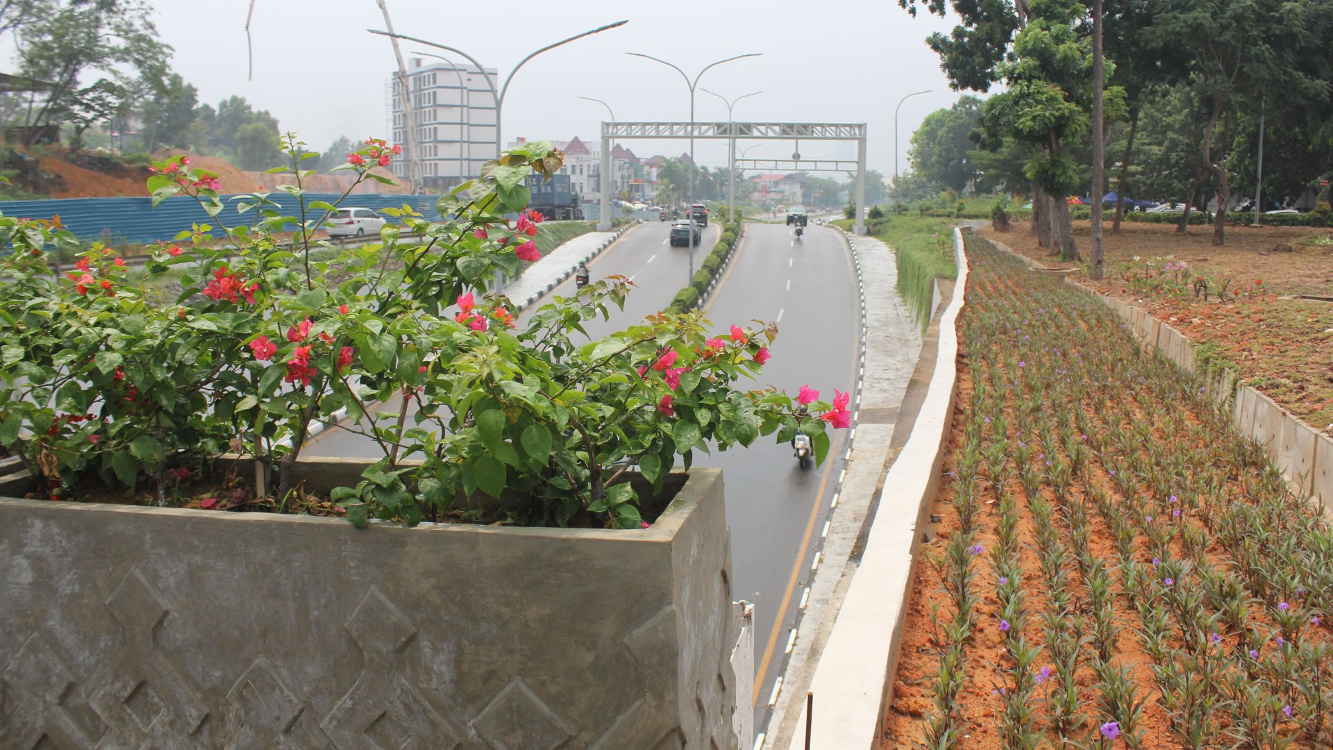 Taman Lengan Jalan Diatas Terowongan